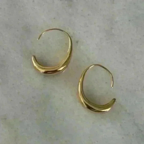 Gold Geometric C Shaped Drop Hoop Earrings

 Brand New - Picture 2 of 5